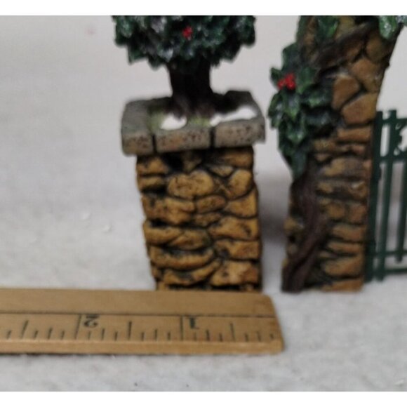 Department 56 Heritage Village Collection Garden Gate‎ & Topiary Set - Picture 9 of 11